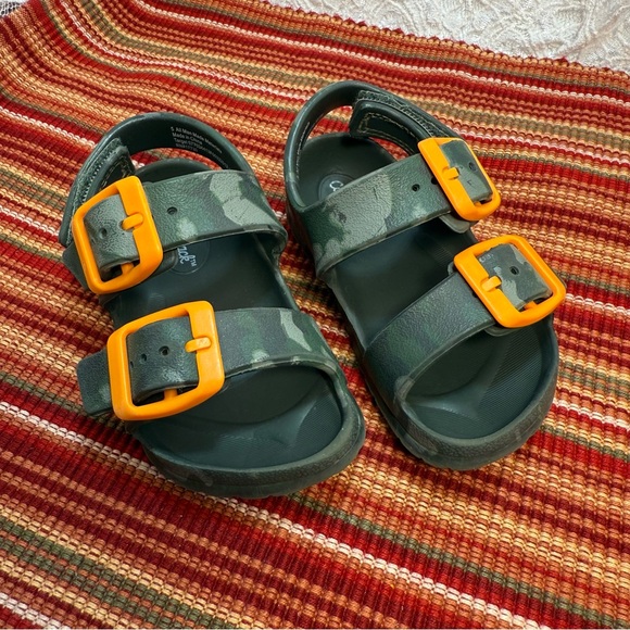 Cat & Jack Other - Cat & Jack Toddler Ade Footbed Sandals Green Camo Size 5